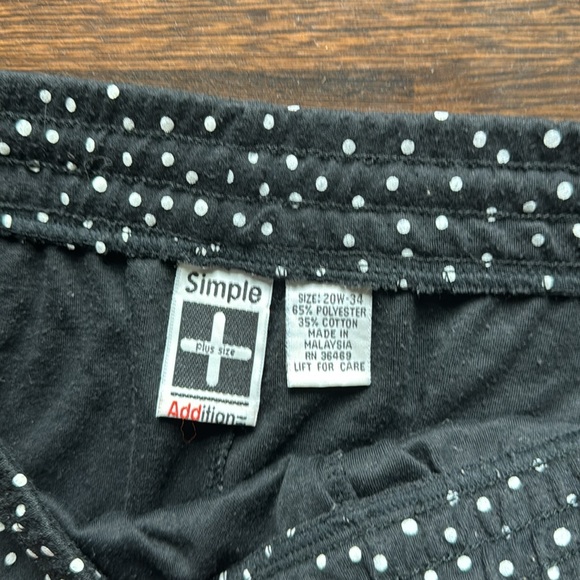 Simple Addition Pajama Set Black and White Polka Dot 20W - Picture 8 of 9